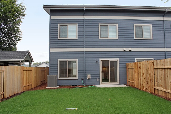 Building Photo - 827 NW Victoria Ave