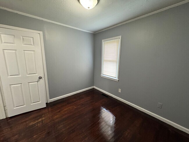 Building Photo - 712 Melvenia St