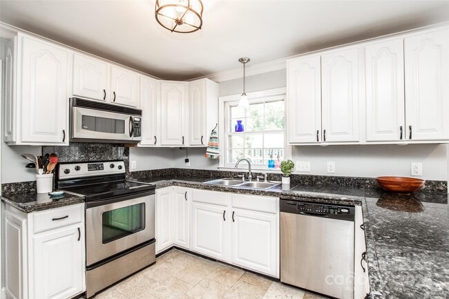 Building Photo - 5724 Ivygate Ln