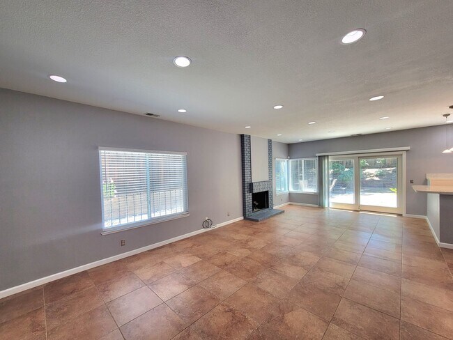 Building Photo - Spacious Beauty with Remodeled Kitchen and...