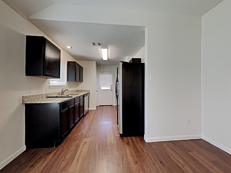 Building Photo - 2415 Hiacintas Way