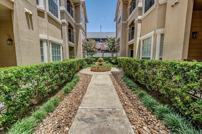 Building Photo - 3231 Allen Pkwy