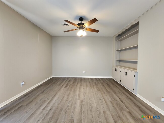 Building Photo - 273 Meadow Ave