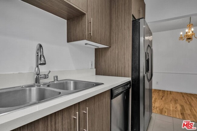 Building Photo - 149 S Hayworth Ave