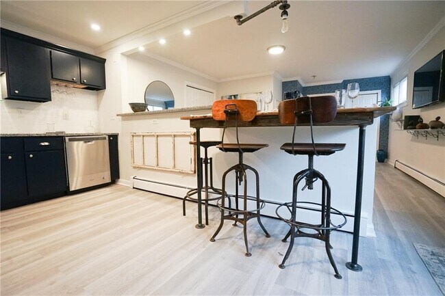 Building Photo - 603 Thames St