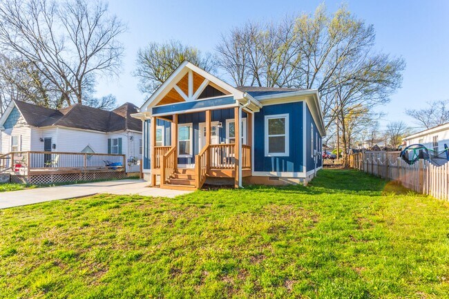 Building Photo - Downtown 3 bedroom Cottage