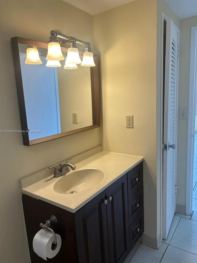 Building Photo - 2899 Collins Ave