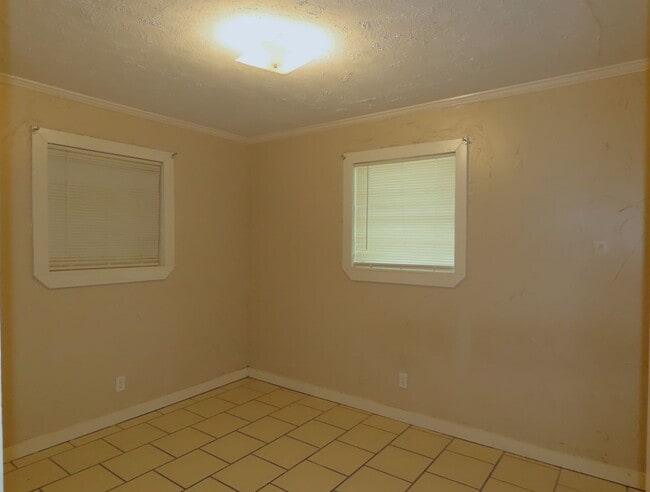 Building Photo - Cozy Two Bedroom One Bathroom Apartment, Texas College Area!