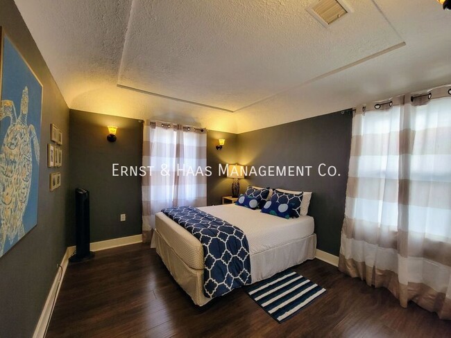 Building Photo - 1911 Cedar Ave