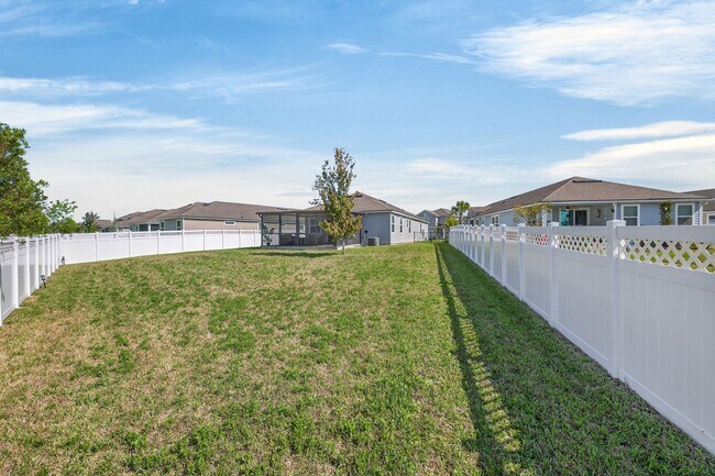 Building Photo - Resort-Style Living!