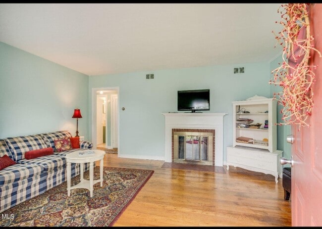 Building Photo - 2 bedroom  1 Bath Brick  home