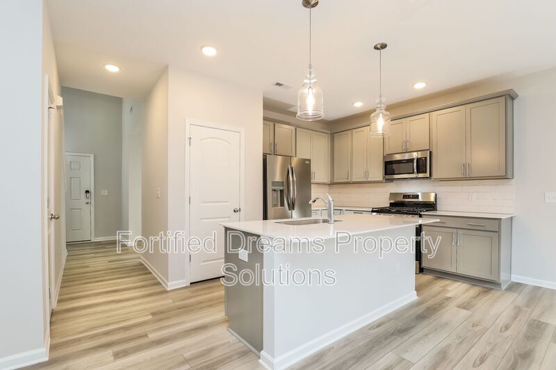 Building Photo - 5363 Roshni Terrace