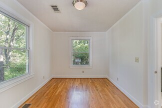 Building Photo - Charming 4 Bedroom Rental