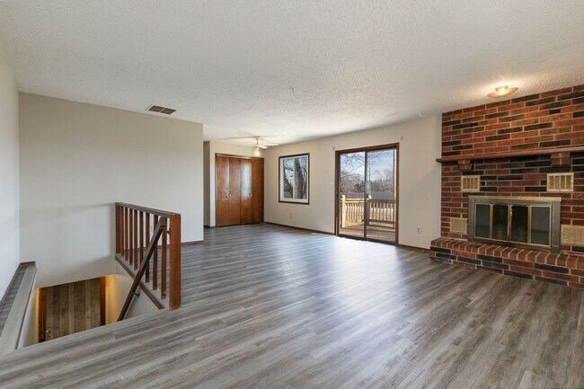 Building Photo - Updated 5 bedroom | 2 bath | 2 car garage | WALK OUT BASEMENT | Fenced backyard | Close to downto...