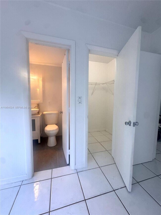 Building Photo - 6310 SW 79th St