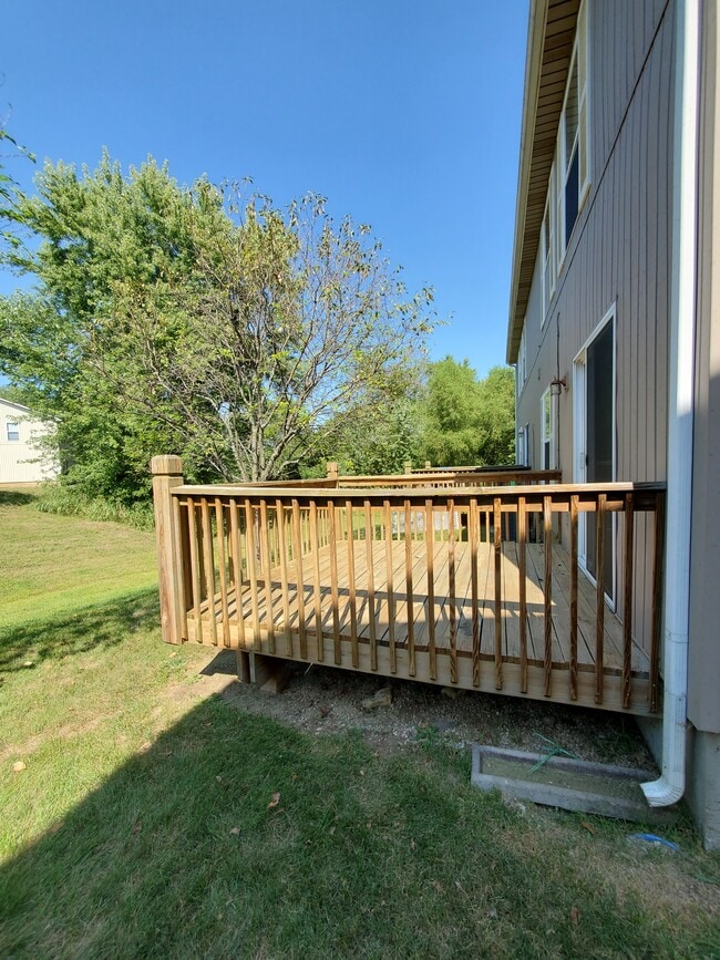 Building Photo - 1668 NW Garrett Dr