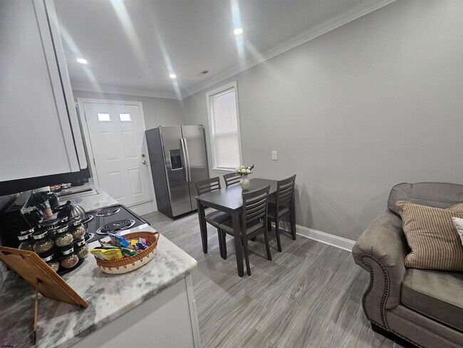 Building Photo - 4009 Ventnor Ave