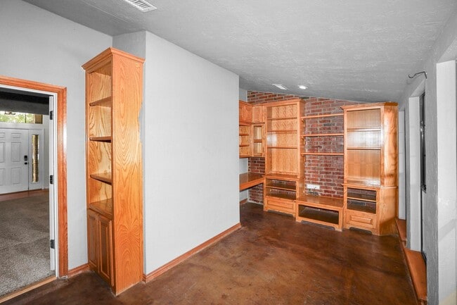 Building Photo - 8305 Challenge Dr