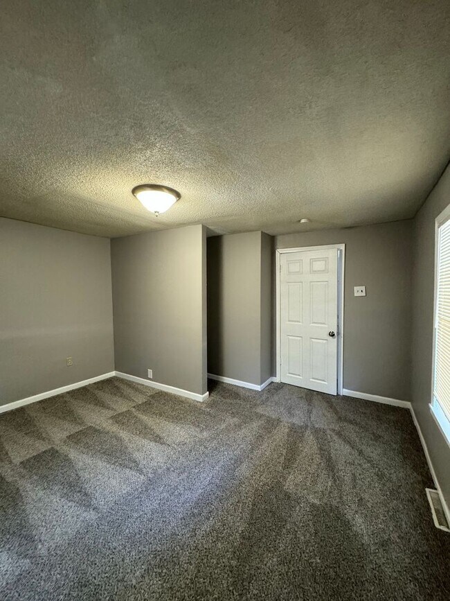 Building Photo - Cute 3 bed in Independence