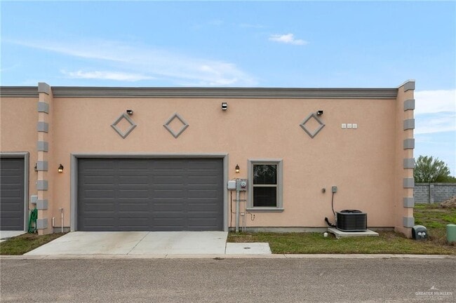 Building Photo - 12 Allen Dr