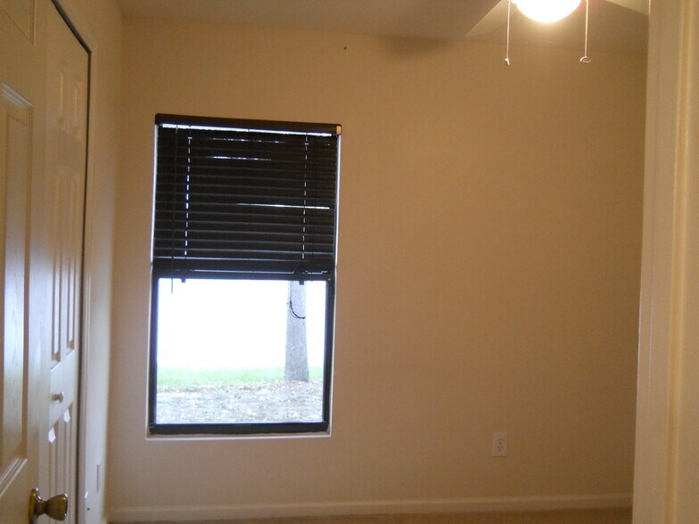 Building Photo - 975 Luminary Cir