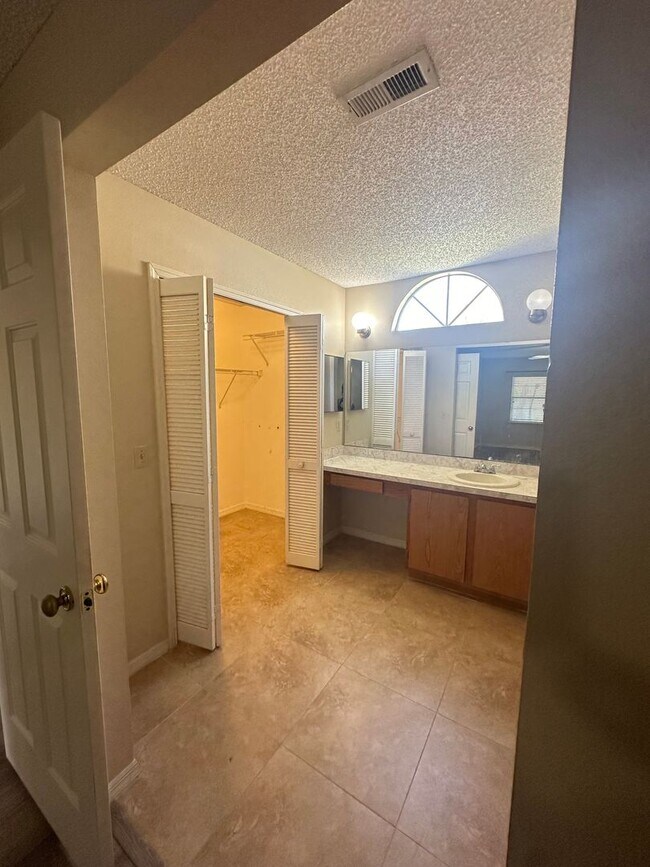 Building Photo - SPACIOUS 3 Bedroom, 2 Bathroom Ekana Point...