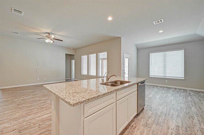 Building Photo - 14111 Lake Lodge Dr