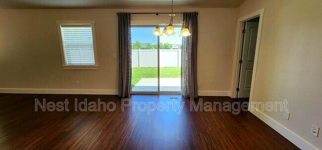 Building Photo - 5140 W Brunmier Dr