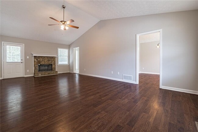 Building Photo - 493 Silverthorne Cir