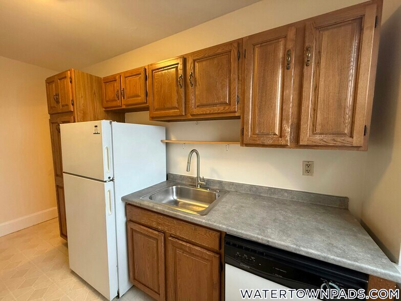 Building Photo - 550 Belmont St