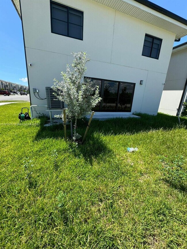 Building Photo - 1301 NW 3rd St