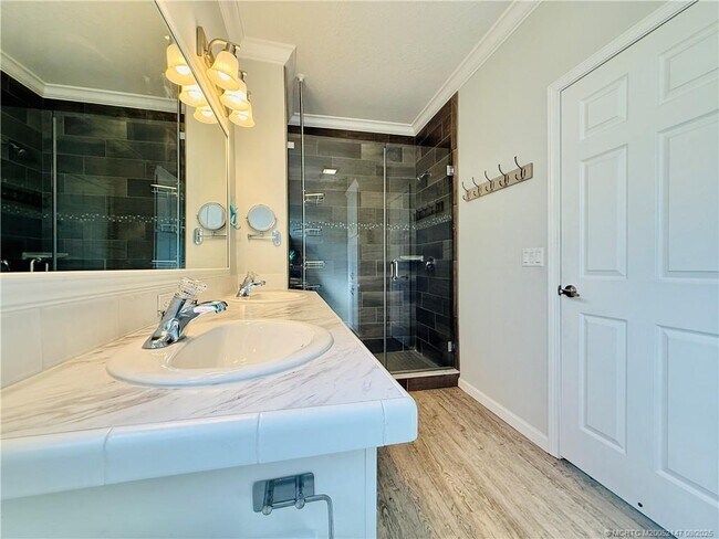 Building Photo - 252 NE Ebbtide Way