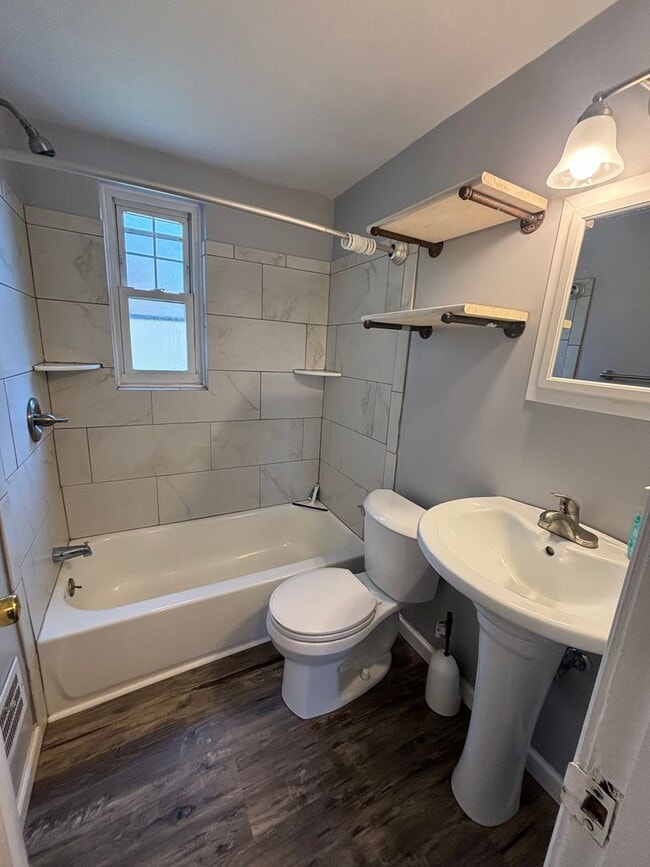 Building Photo - bev1552