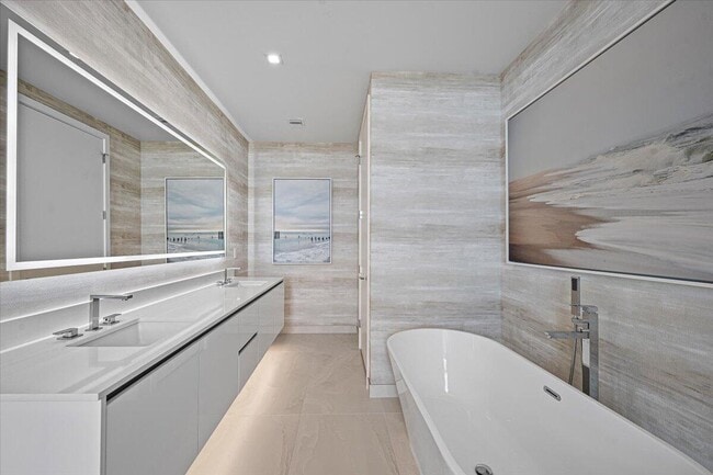 Building Photo - 220 Lake Shore Dr