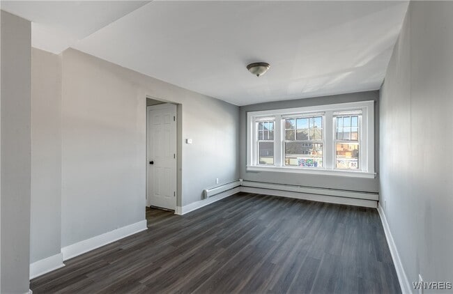 Building Photo - 1225 Hertel Ave