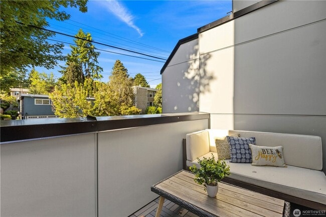 Building Photo - 105 NW 39th St