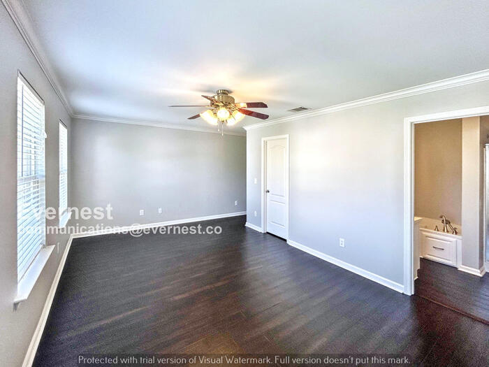 Building Photo - 5225 Southfork Blvd