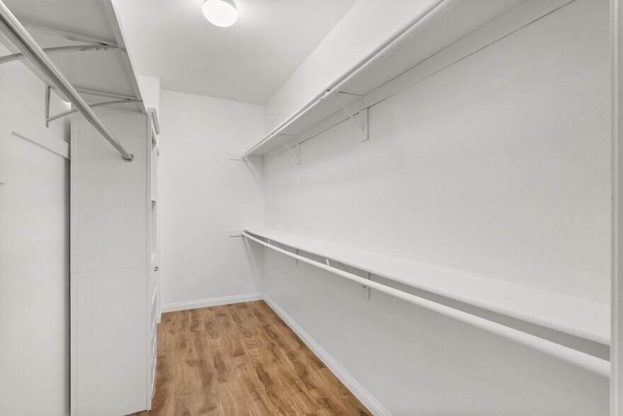 Building Photo - 15804 Crest Ln