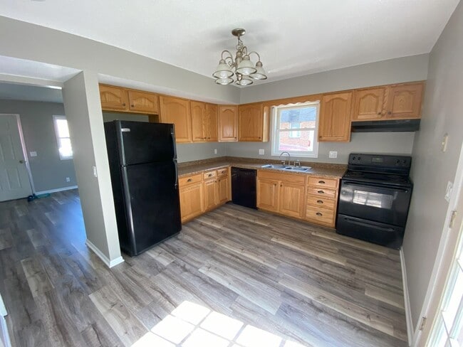 Primary Photo - Rent $925; 2 Bed Duplex