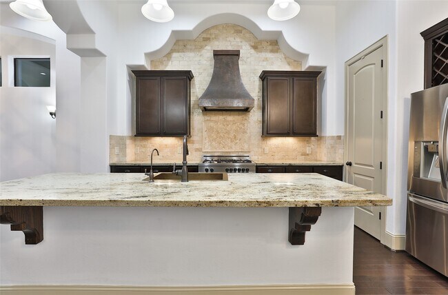 Building Photo - 1805 W 24th St