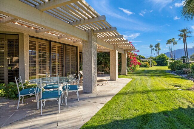 Building Photo - 5 Stanford Dr