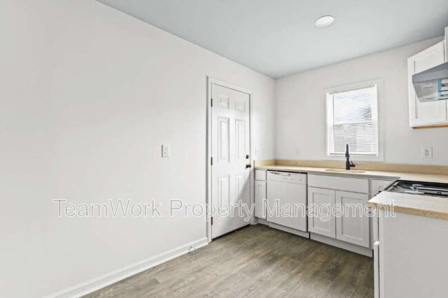 Building Photo - 3012 Azalea Dr