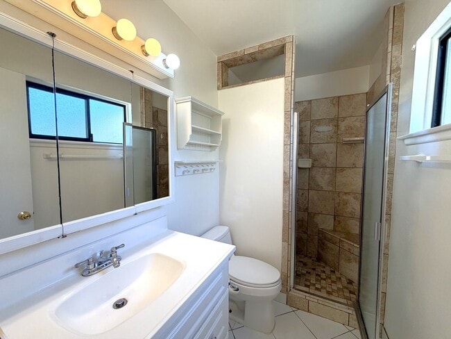 Building Photo - Desirable South East Three Bedroom Home