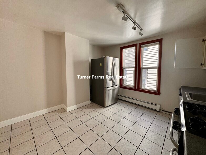 Building Photo - 19 Monmouth St