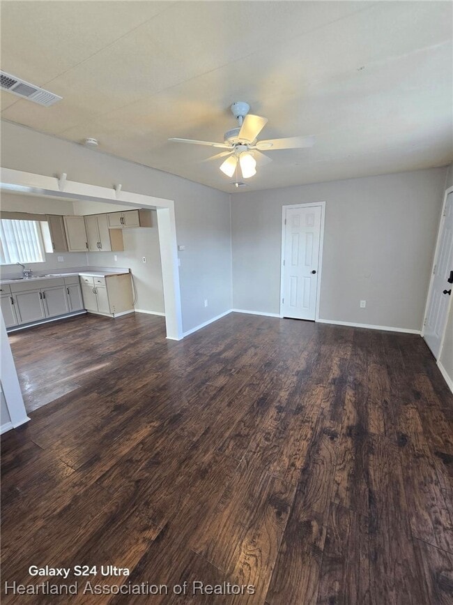 Building Photo - 106 Lake Rachard Dr