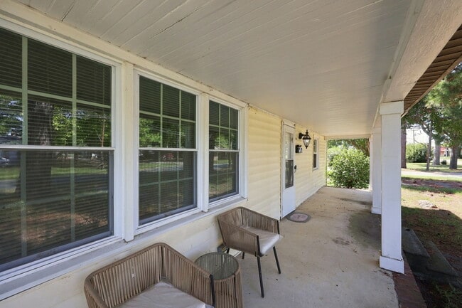 Building Photo - 400 N Magnolia Ave
