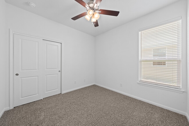 Building Photo - 619 Killam Dr