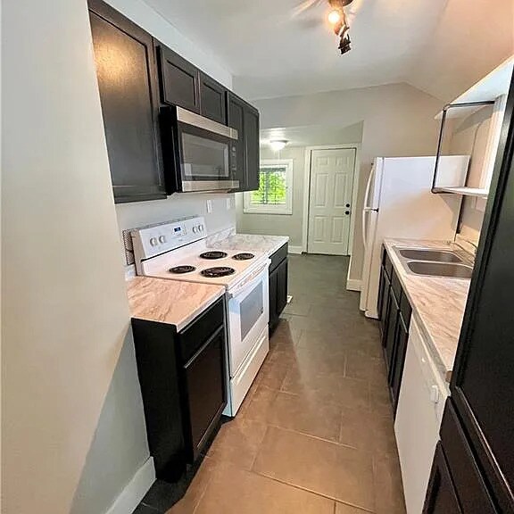 Building Photo - Charming, Updated 3-bedroom 2-bath home!!