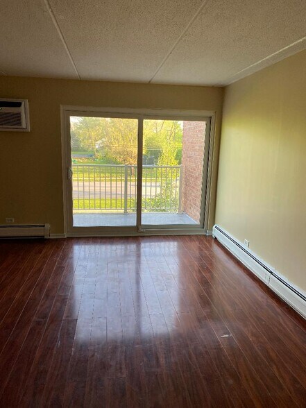 Building Photo - 300 W Fullerton Ave