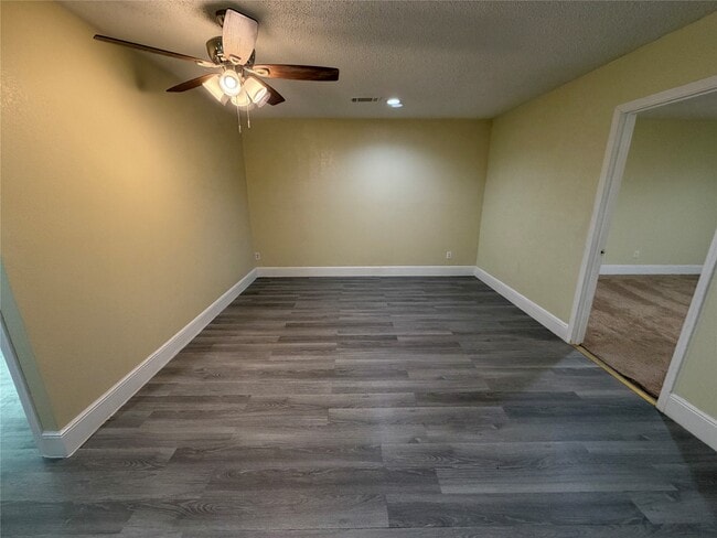 Building Photo - 2501 Maple St